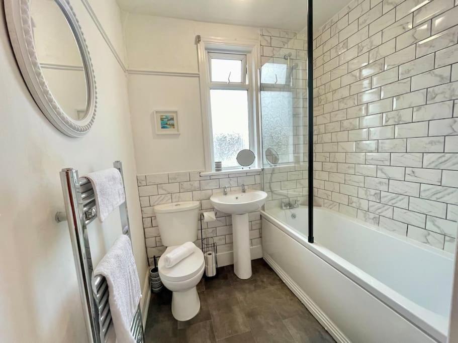 Portsmouth 3 Bedroom Getaway, Sleeps 6 Екстер'єр фото