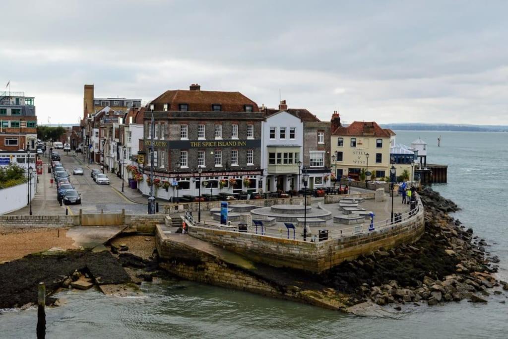 Portsmouth 3 Bedroom Getaway, Sleeps 6 Екстер'єр фото
